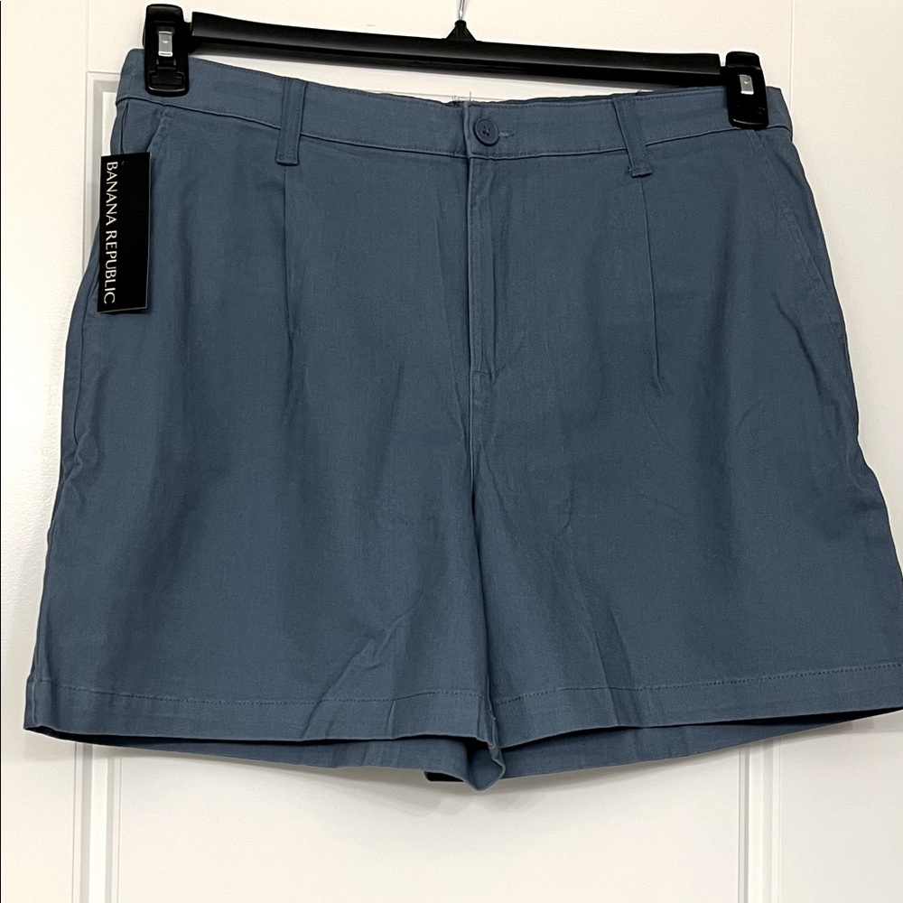 NWT Banana Republic womens Blue Pleat Shorts size 12